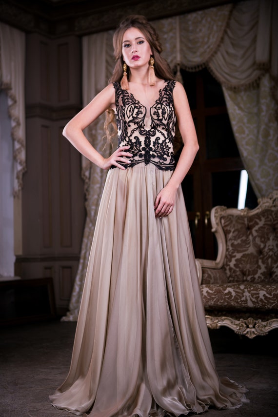 Evening guest dress beige black, prom gown, long volume chiffon skirt with slits, lace top with inserted cups, deep V neckline, open back
