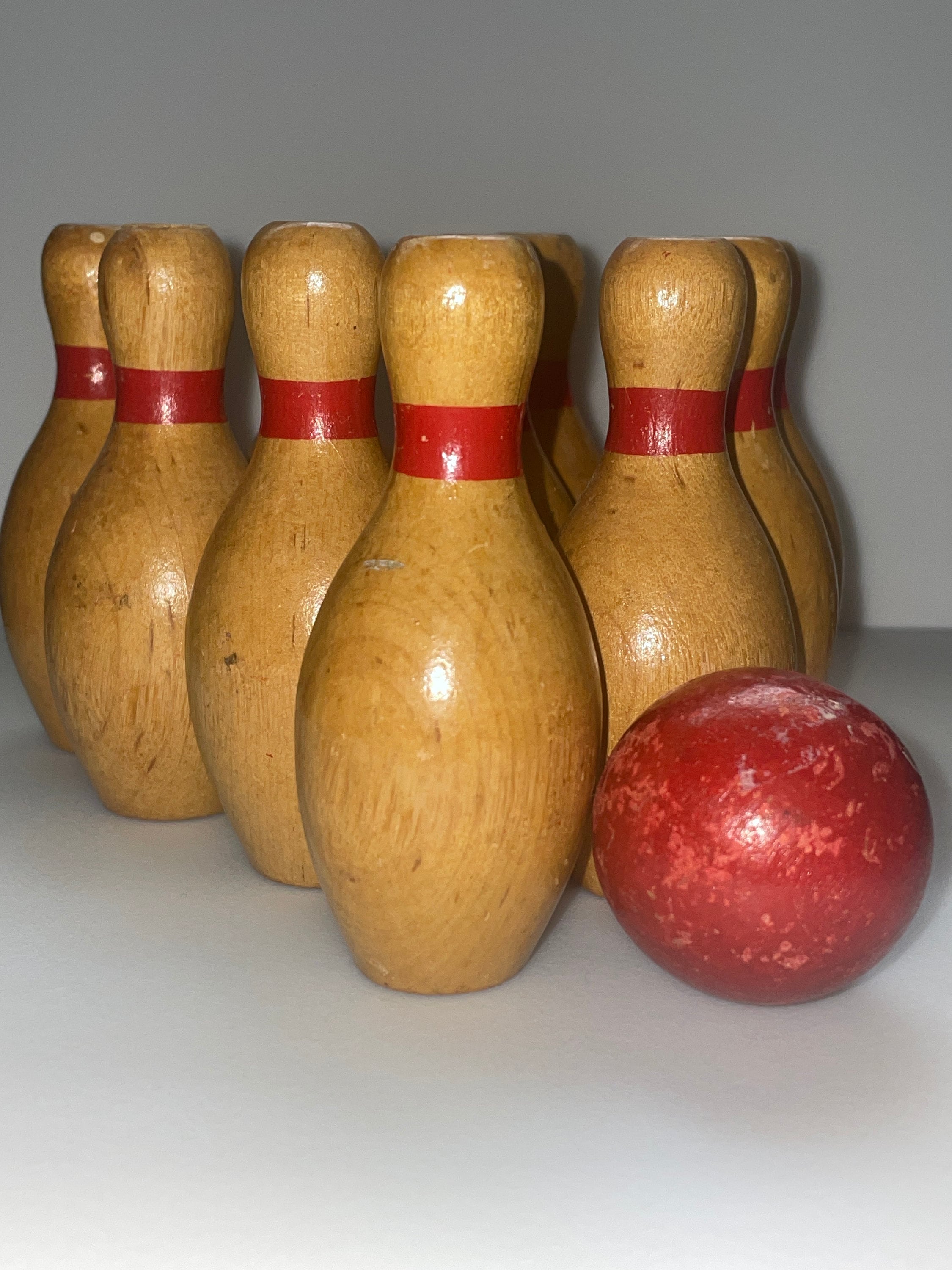 Vintage 1930s Brunswick Duck Pin Bowling Wood Pins w/ Ball Lignum Vitae  Antique