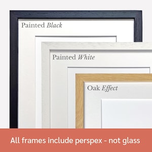Peut inclure: Trois cadres photo, un noir, un blanc et un effet ch&ecirc;ne. Tous les cadres comprennent du perspex - pas de verre.