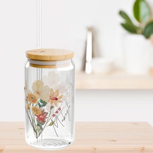 Personalisierte Blumenbecher, benutzerdefinierte Wildblumentasse, Eiskaffeetasse, Geschenk für sie, Brautjungfer Geschenk, Geburtstagsgeschenk, Kaffeebecher, Glastasse