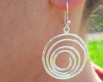 Lange zilveren oorbellen voor dames, massief zilveren spiraalvormige oorbellen, moderne designer oorbellen