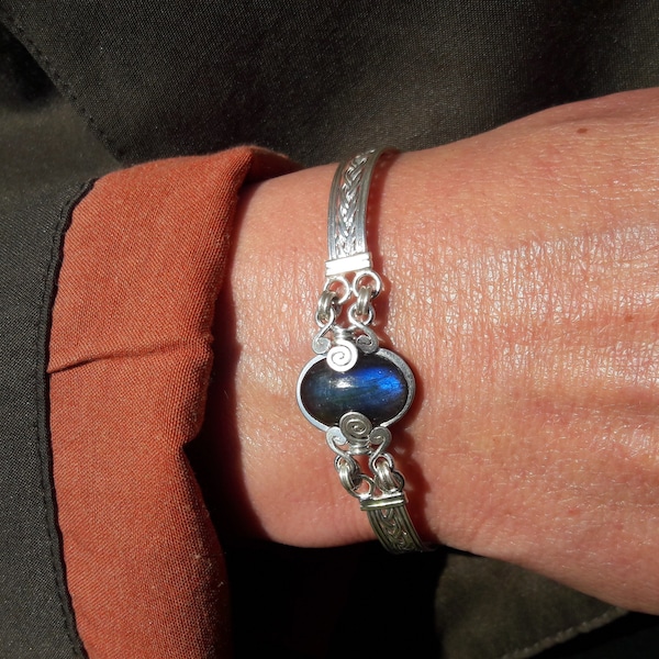 Bracelet argent et labradorite, bracelet argent tressé pierre semi précieuse, bracelet femme manchette créateur