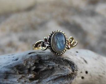 Vintage brass labradorite ring, gold cabochon labradorite ring, small boho gemstone ring