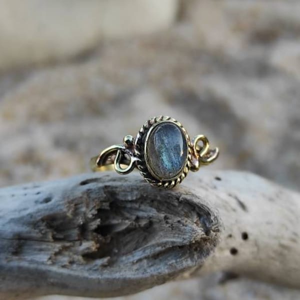 Bague laiton labradorite vintage, bague dorée cabochon labradorite , petite bague boho pierres gemme