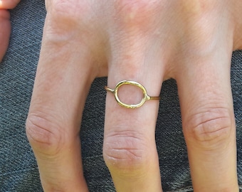 Bague fine dorée, bague femme ovale, petite bague laiton, bague cercle minimaliste