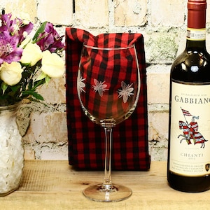 Honey Bee Wine Glasses Delicately Etched with Unique &#39;full-wrap&#39; design - beautiful gift for bee lovers