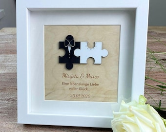 Personalized wedding gift with names & date | Wedding money gift for the bride and groom | Wooden frame with engraving and puzzle pieces