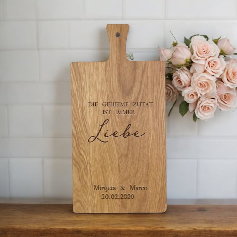 Gepersonaliseerde snijplank als huwelijksgeschenk | Huwelijksgeschenken | Cadeau voor bruid en bruidegroom | Liefde is altijd het geheime ingrediënt afbeelding 3