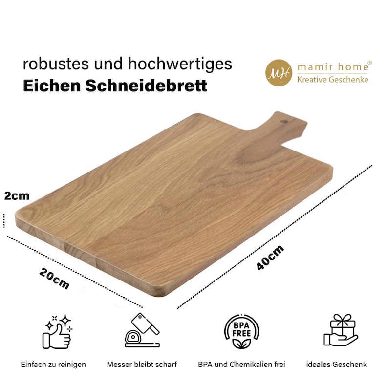 Op de afbeelding: Een rechthoekig houten snijplank van eikenhout met een handvat. De plank is 20 cm bij 40 cm en 2 cm dik. De plank wordt getoond op een witte achtergrond met tekst die zegt "robustes und hochwertiges Eichen Schneidebrett" en "mamir home Kreative Geschenke".