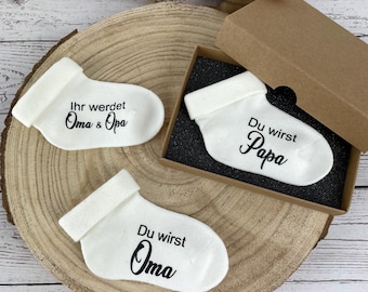 Announcing a pregnancy – Baby socks as a gift for a pregnancy announcement – You're going to be a dad, you're going to be grandparents