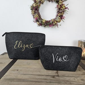 Personalisierte Kosmetiktasche aus Filz mit Namen in Herzschrift, individuelle Schminktasche für Frauen in 2 Größen und Farben, Geschenkidee