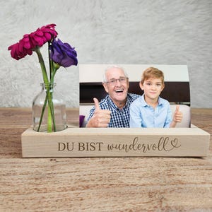Kartenständer Holz mit Vase | Fotoleiste für Karten & Fotos | Geschenk Freundin Oma Mama | Fotoständer Holz | Du bist wundervoll