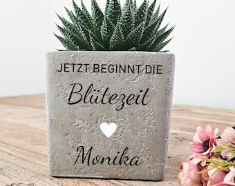 Farewell gift for a colleague retiring – Personalized flower pot for retirement – Gift for a retiree with her name – Retirement gift