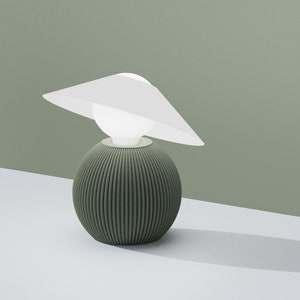 Lampe à poser eco, design, imprimée en 3D. La dame au chapeau