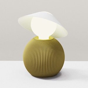 Lampe à poser eco, design, imprimée en 3D. La dame au chapeau