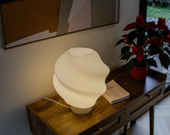 Lampa designerska AIR Opal – obiekt świetlny wykonany z przetworzonego bioplastiku – miękki i odpowiedzialny styl