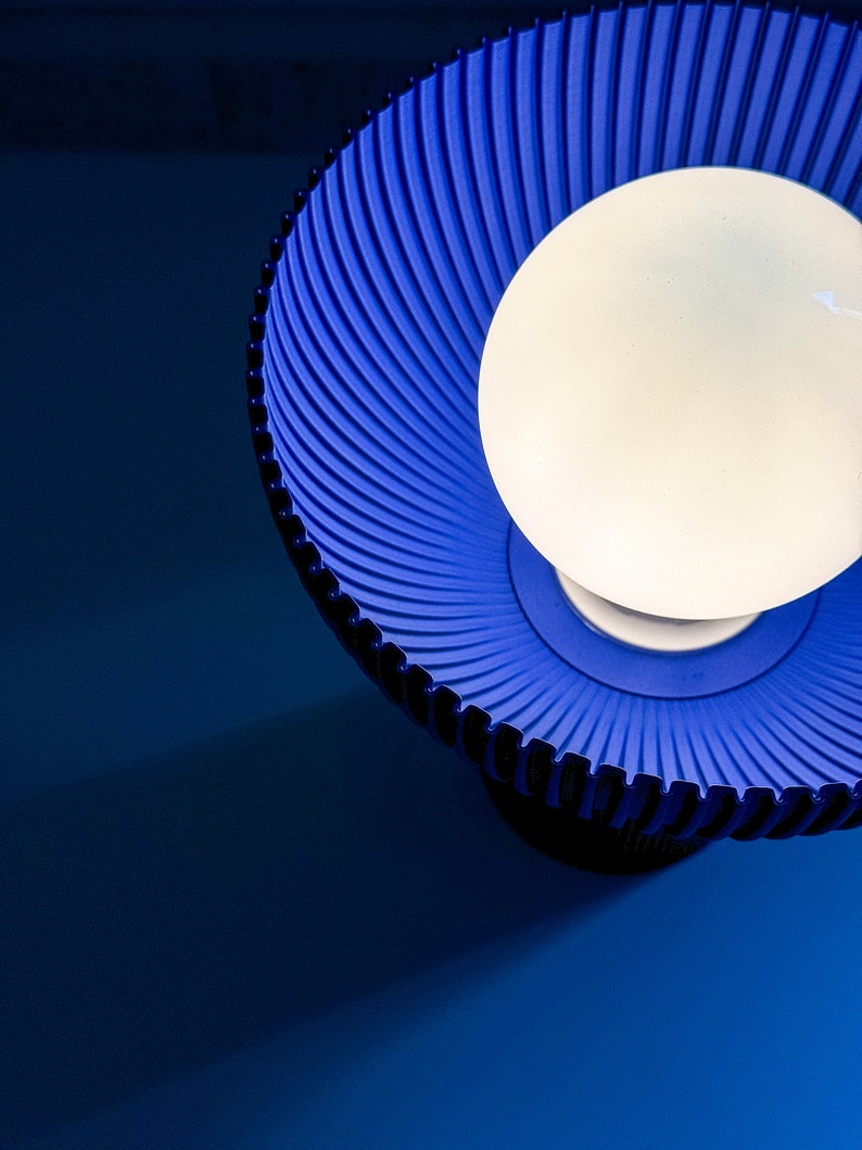 ECO Lampe à poser Bleu Klein, pour une décoration maison originale PERL image 2