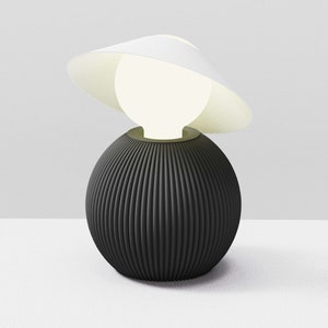 Lampe à poser eco, design, imprimée en 3D. La dame au chapeau image 3