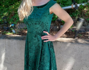 Emerald green velvet designer off the shoulder mini Dress Size 6. Made in USA