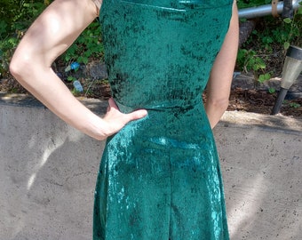 Emerald green velvet designer off the shoulder mini Dress Size 6. Made in USA