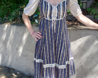 Vintage blue and white floral gunne sax style peasant dress
