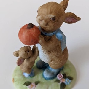 Estatueta de coelho vintage Lefton China com rato e abóbora
