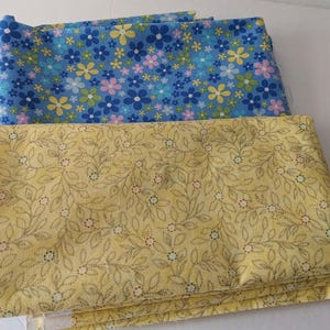 Pacchetto di tessuti di cotone floreali: margherite blu, stampe astratte gialle