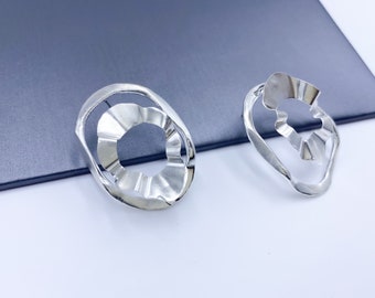 Asymmetrical Wave Stud Earring