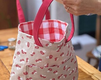 Super useful lined fabric tote bag