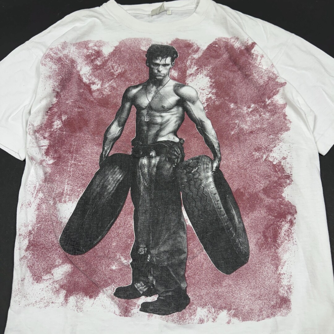 90s HERB RITTS FRED WITH TIRES Tシャツ Vintage 90s HERB RITTS Fred With Tires SHIRT Art Photography Man
