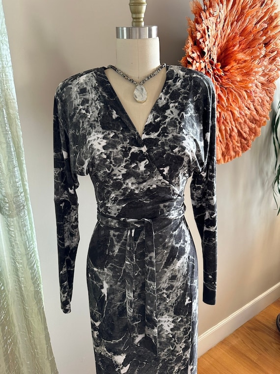 M-L Norma Kamali Marble Midi Wrap Dress