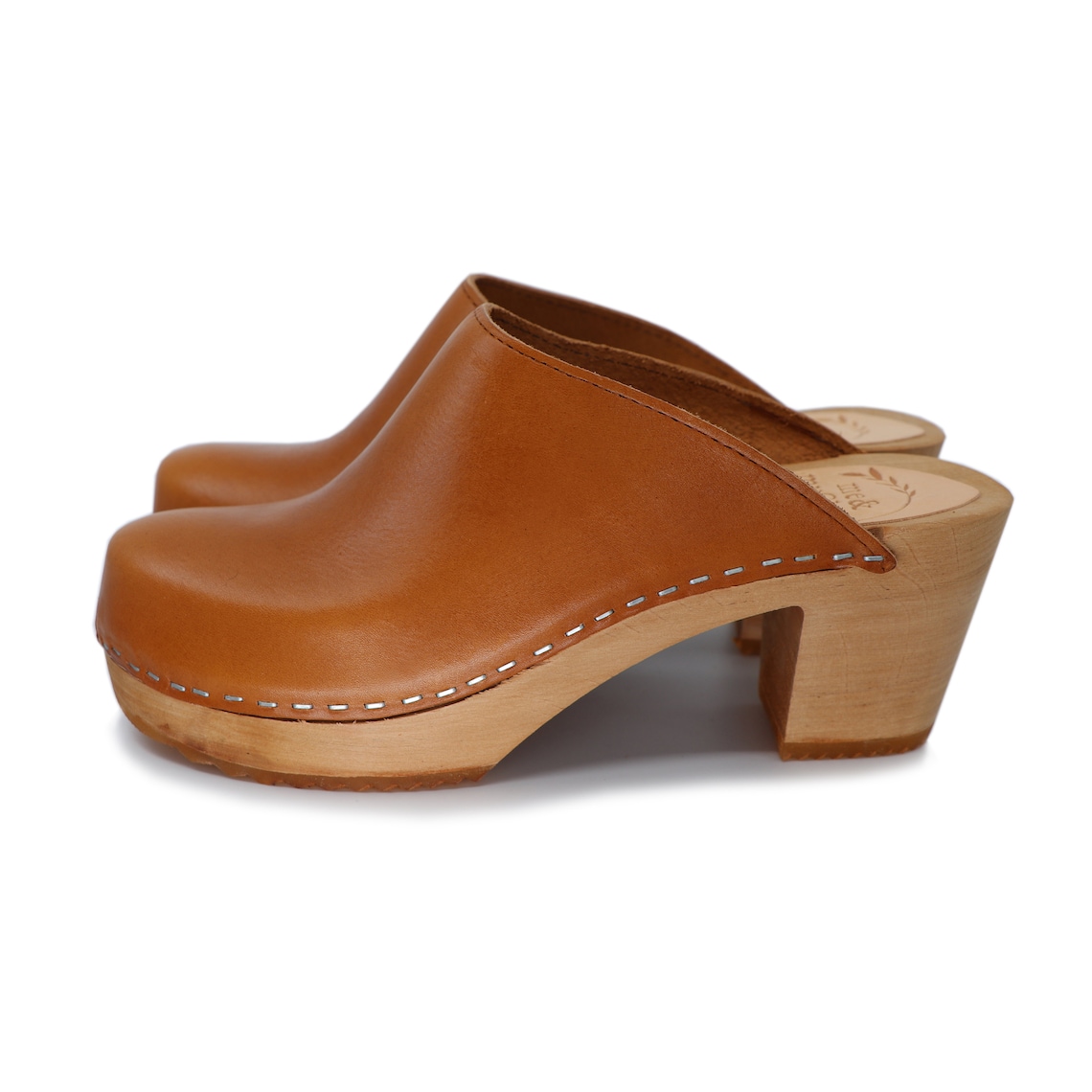 mid heel clogs