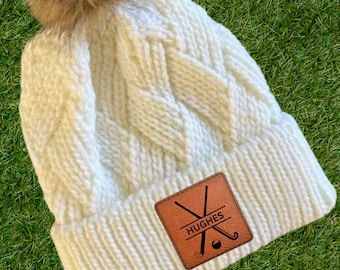 Feldhockey Mama Mütze Wintermütze Leder Patch Custom Design Sport Team Feldhockey Mama Geschenkidee Winter Wear warmes Accessoire Strickmütze