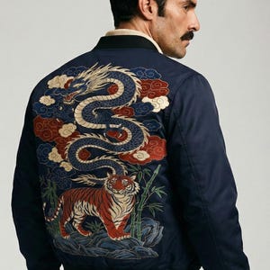 Chaqueta bomber ligera Sukajan Dragon & Tiger / Estilo souvenir japonés / Azul marino / Rivalidad