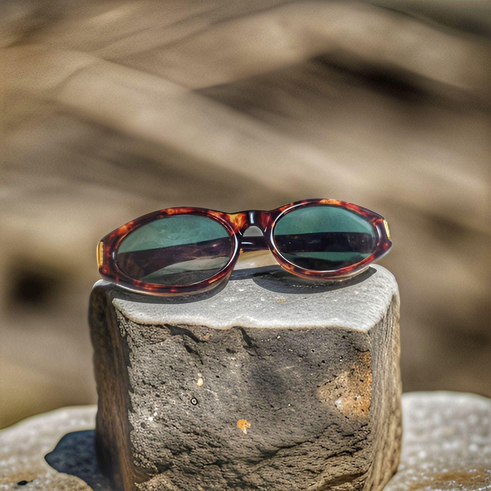 小物 Vintage Gucci tortoiseshell sunglasses Vintage Gucci Tortoiseshell Sunglasses 135 GG2411/S PX1 - Etsy