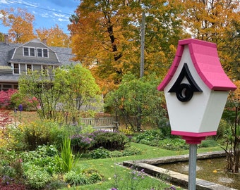 Regal Pole Mount Birdhouse - White with Pink Eco-friendly Roof