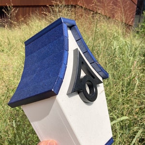 Regal Pole Mount Birdhouse White with Navy Roof image 2