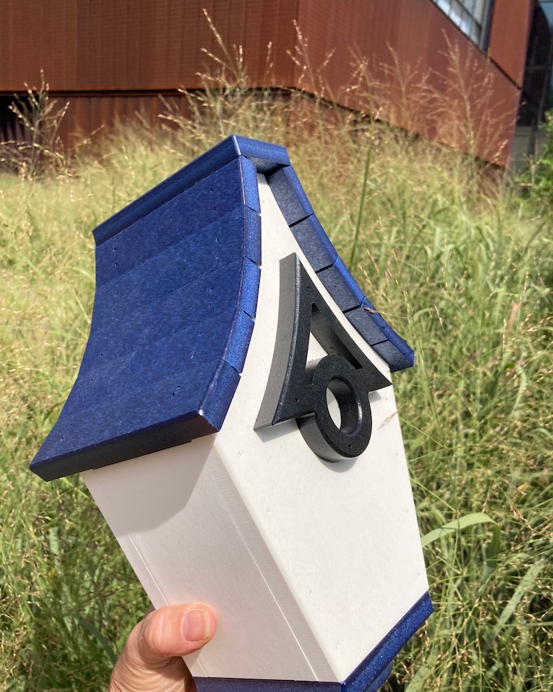 Regal Pole Mount Birdhouse White with Navy Roof image 2