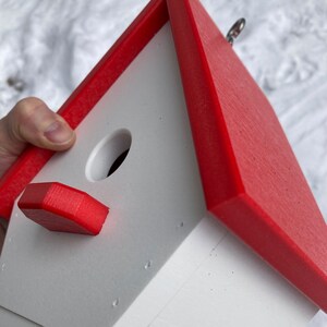 Classic Wren Poly Birdhouse, White with Red Roof image 7