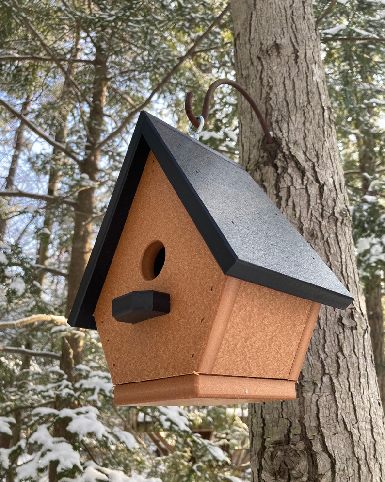 Classic Wren Poly Birdhouse, Cedar with Black Roof image 8