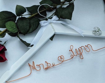 Gruccia per sposa, gruccia per sposa personalizzata, gruccia per sposa, gruccia per sposa in filo metallico, gruccia per abito da sposa, gruccia per matrimonio, regalo per fidanzamento e addio al nubilato