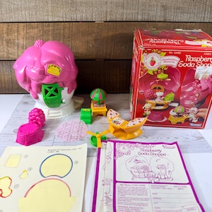 Strawberry Shortcake Land Miniatures Raspberry Soda Shoppe Complete in Box