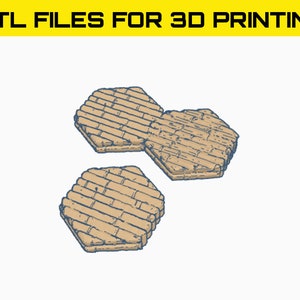 Puede incluir: Tres baldosas hexagonales con un patrón de ladrillo, diseñadas para la impresión 3D. Las baldosas son de color marrón claro con un contorno marrón oscuro.