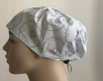 Bleu pâle avec des fleurs blanches chapeau de gommage de style européen