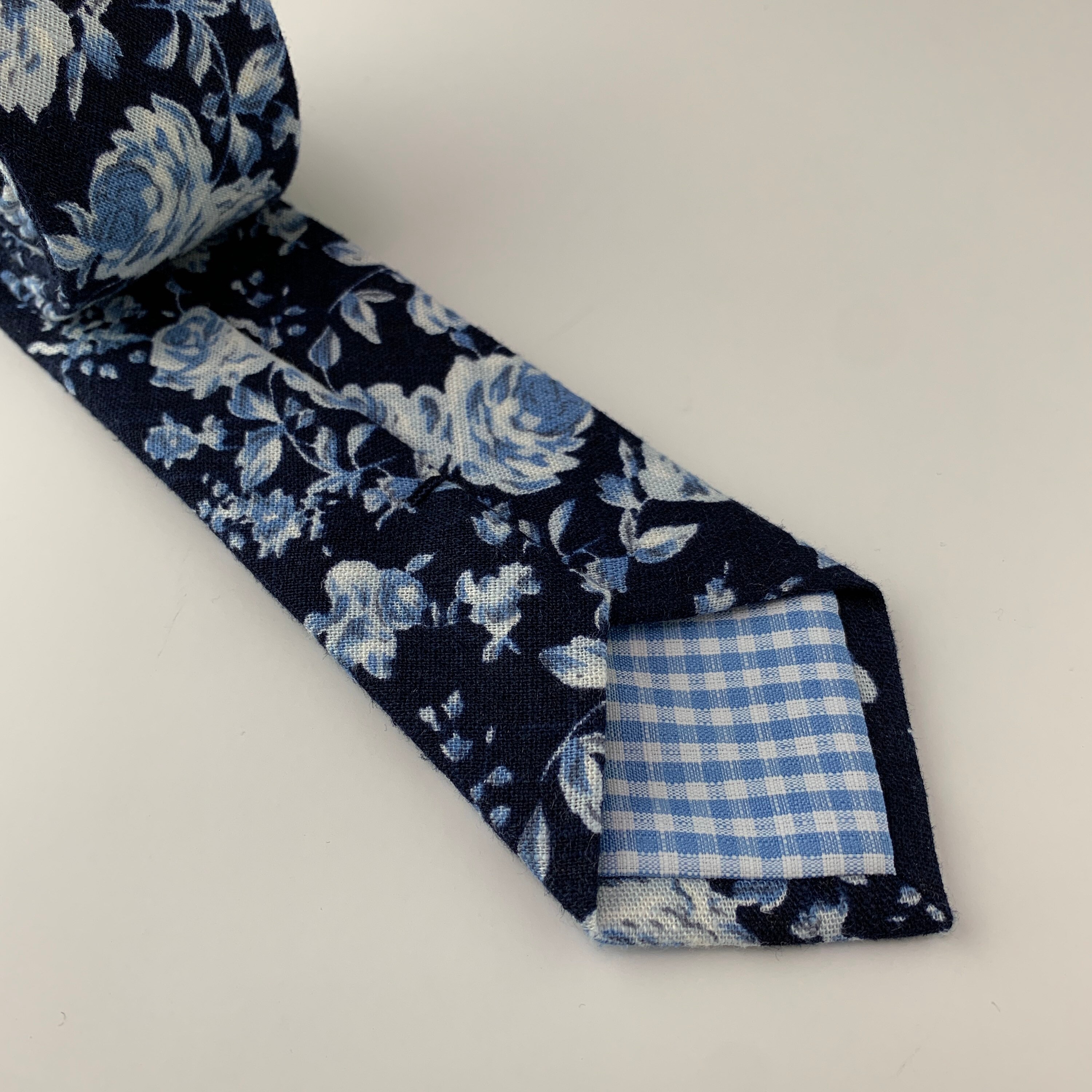 Mens Navy With Florals Patterned 8cm Neck Tie