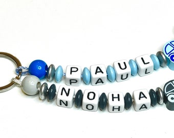 Keychain with 2 names, small cars