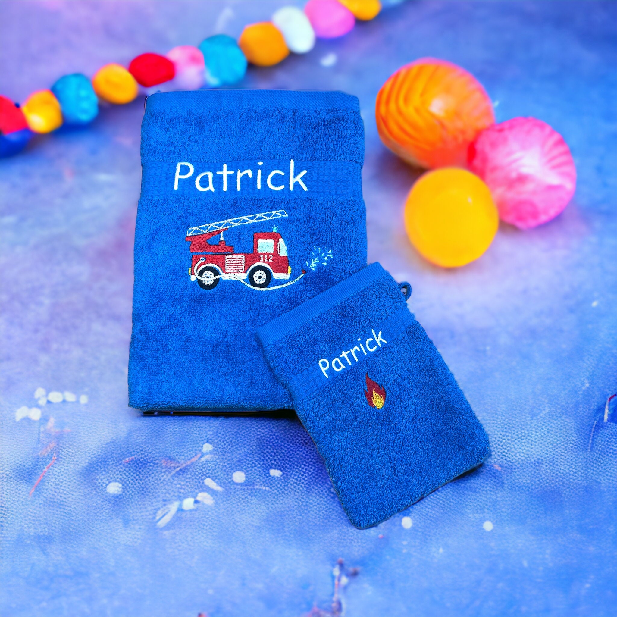 Fire engine towel set with embroidered name beautiful colors 50 x 100 cm and wash mitt