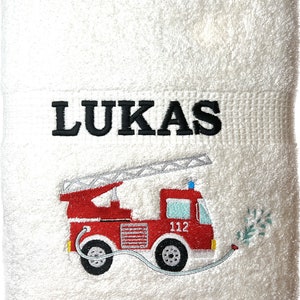Feuerwehrauto Handtuch mit Name bestickt, Duschhandtuch, Gästehandtuch, Saunahandtuch, 4 Größen und schöne Farben Natur creme