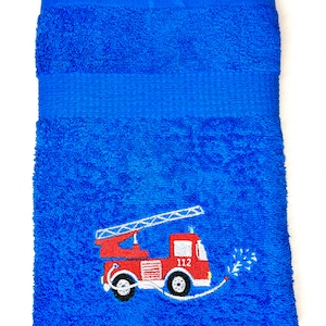 Feuerwehrauto Handtuch mit Name bestickt, Duschhandtuch, Gästehandtuch, Saunahandtuch, 4 Größen und schöne Farben Royal blau