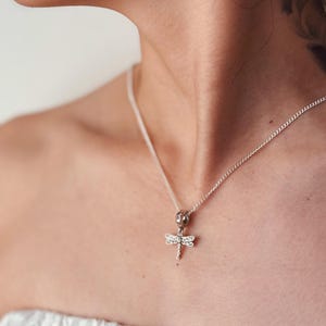 Exquisito collar con colgante de libélula / Charm de plata 925 para collares, collar con amuleto de la suerte de libélula, regalo para ella, regalo de cumpleaños
